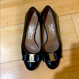 Ferragamo Vara Patent Leather Pump (Black)